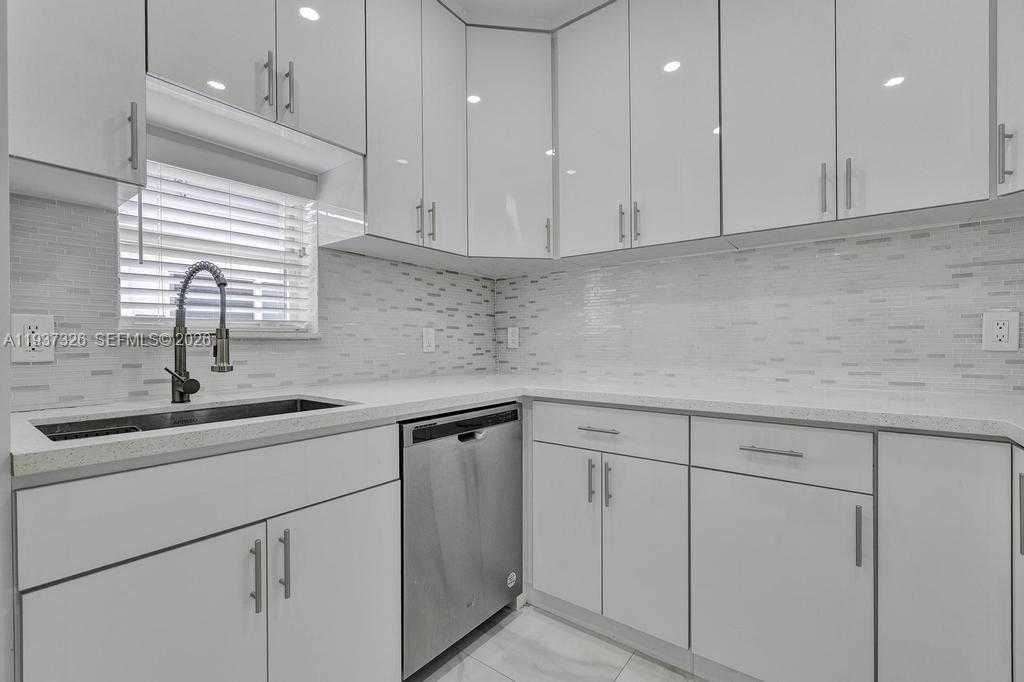 Small Image of 6470 SOUTH WEST 27TH ST, Miami Number 7