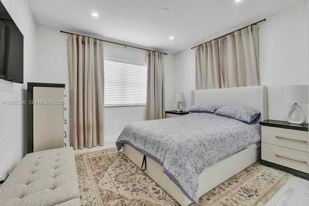 Small Image of 6470 SOUTH WEST 27TH ST, Miami Number 9