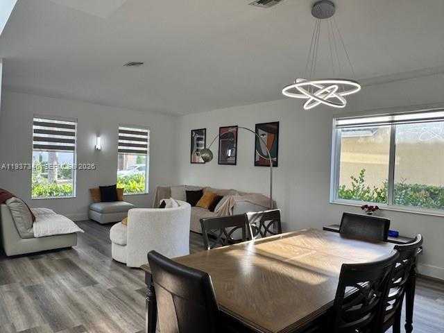 Imagen de Pequeño Objeto