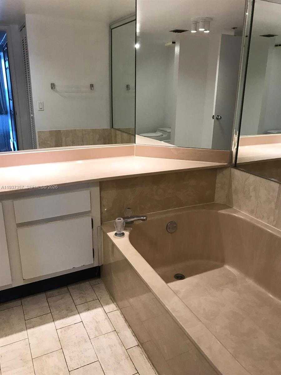 Small Image of 1717 NORTH BAYSHORE DR #A-3542, Miami Number 16