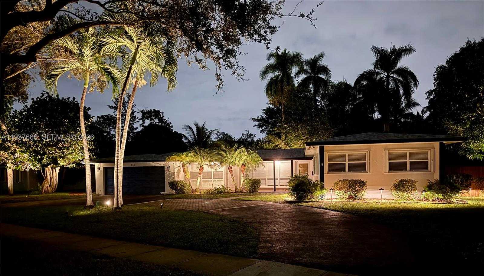 Small Image of 812 HOLLY LN, Plantation Number 64