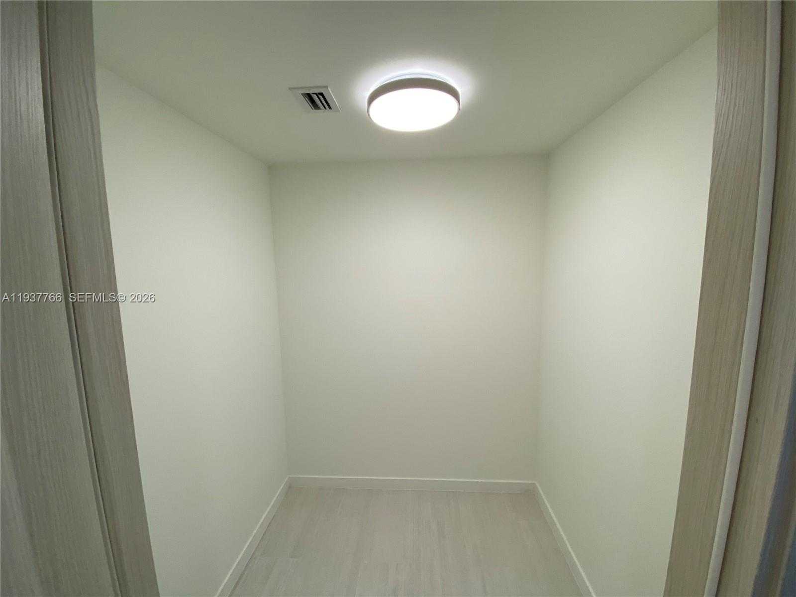 Small Image of 1000 BRICKELL PLAZA #2907, Miami Number 4
