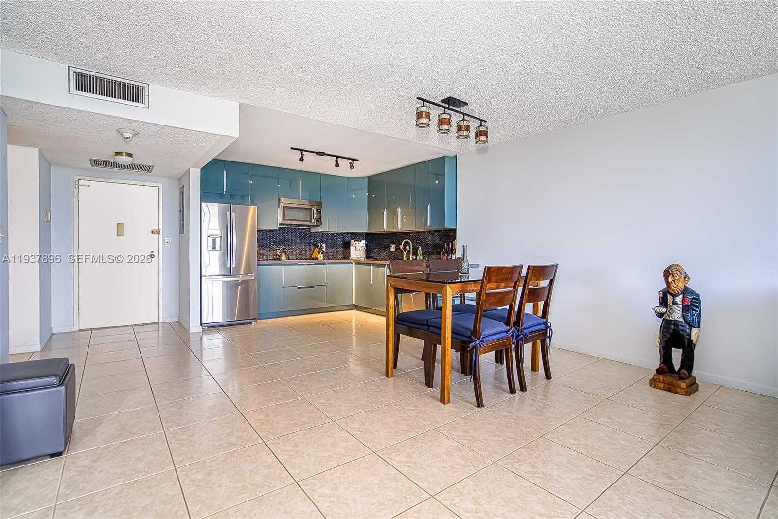 Small Image of 2500 PARKVIEW DR #911, Hallandale Beach Number 18