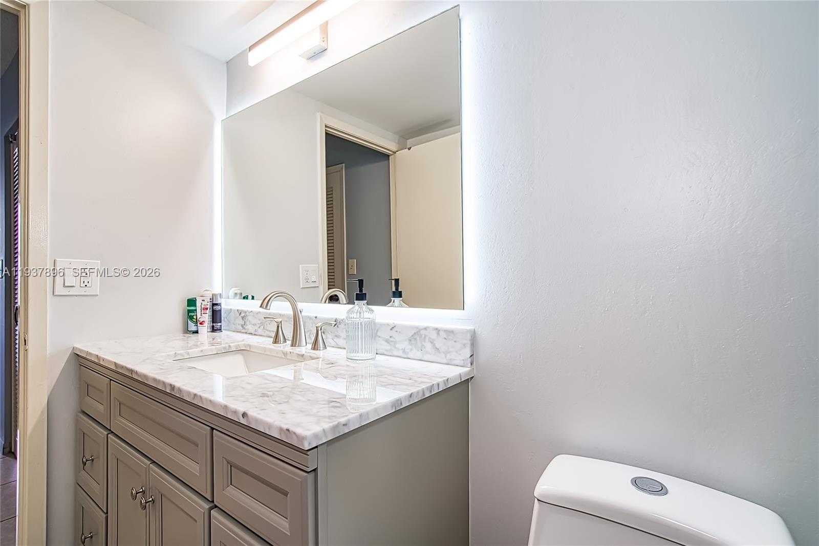 Small Image of 2500 PARKVIEW DR #911, Hallandale Beach Number 28