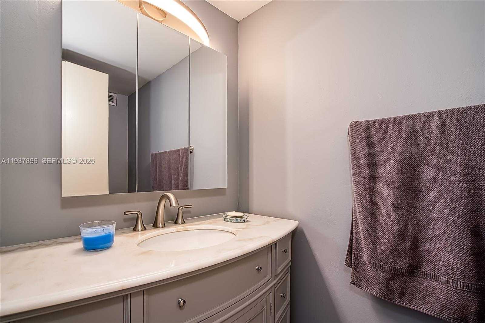 Small Image of 2500 PARKVIEW DR #911, Hallandale Beach Number 30