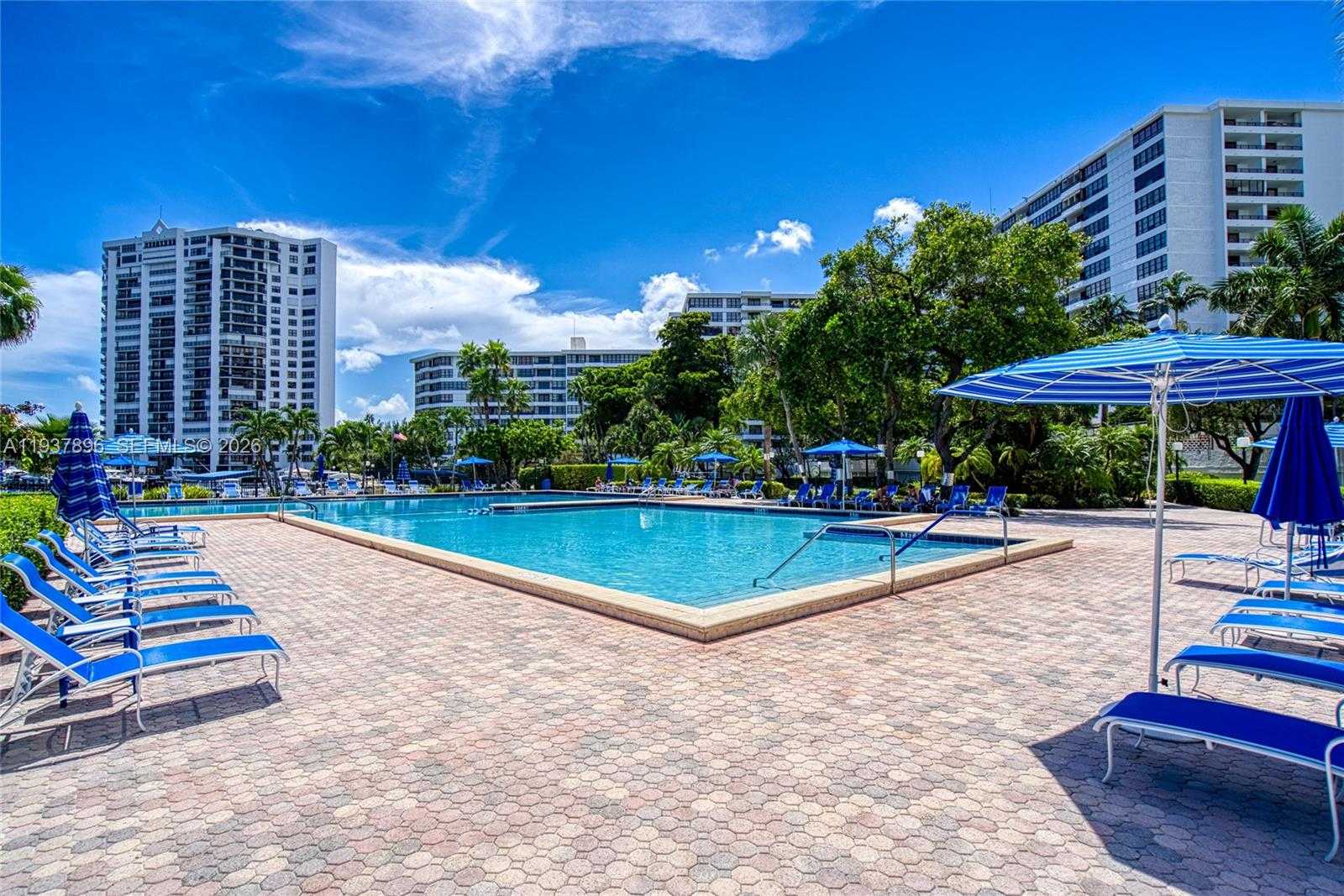 Small Image of 2500 PARKVIEW DR #911, Hallandale Beach Number 33