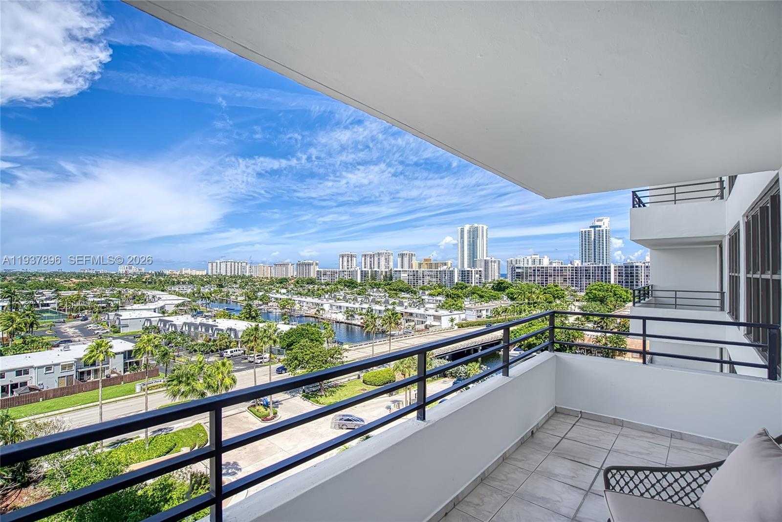 Small Image of 2500 PARKVIEW DR #911, Hallandale Beach Number 4