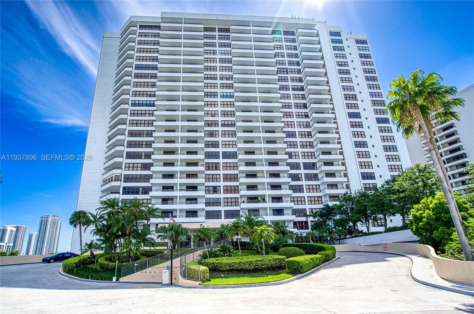 Small Image of 2500 PARKVIEW DR #911, Hallandale Beach Number 49