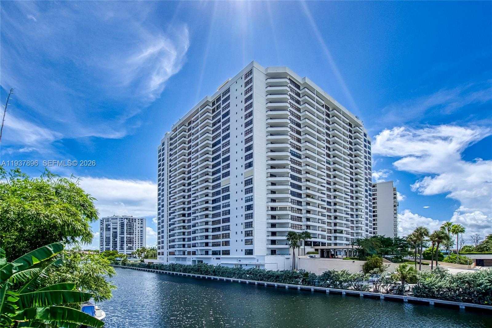 Small Image of 2500 PARKVIEW DR #911, Hallandale Beach Number 52