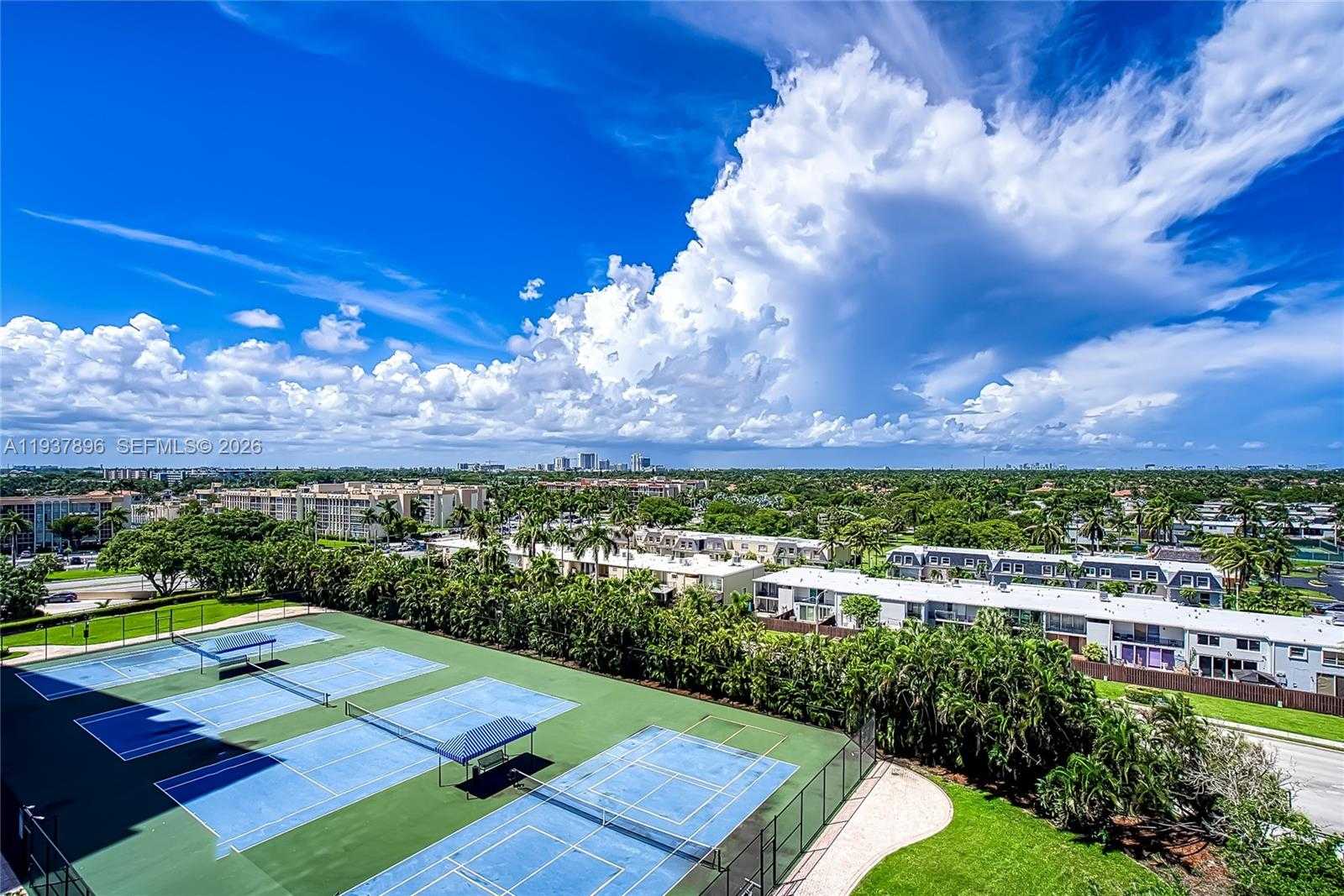 Small Image of 2500 PARKVIEW DR #911, Hallandale Beach Number 6