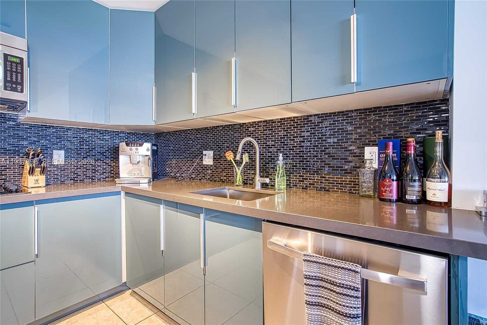 Small Image of 2500 PARKVIEW DR #911, Hallandale Beach Number 9