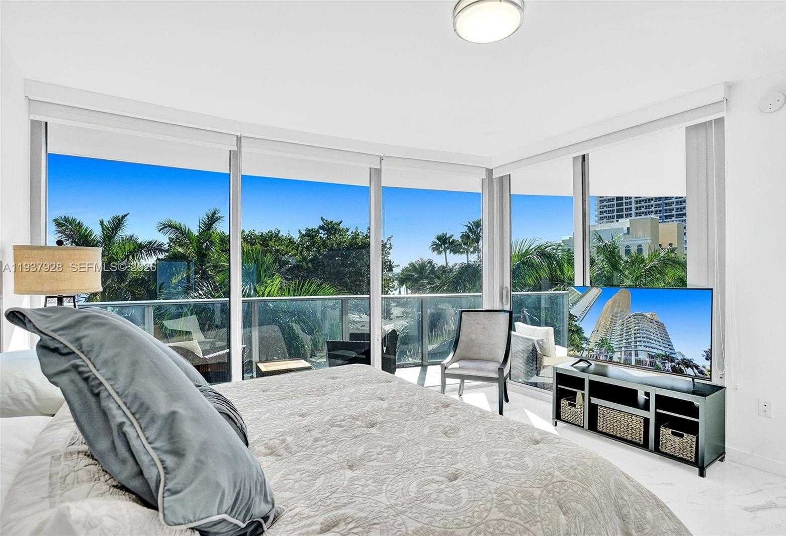 Small Image of Miami Number 29