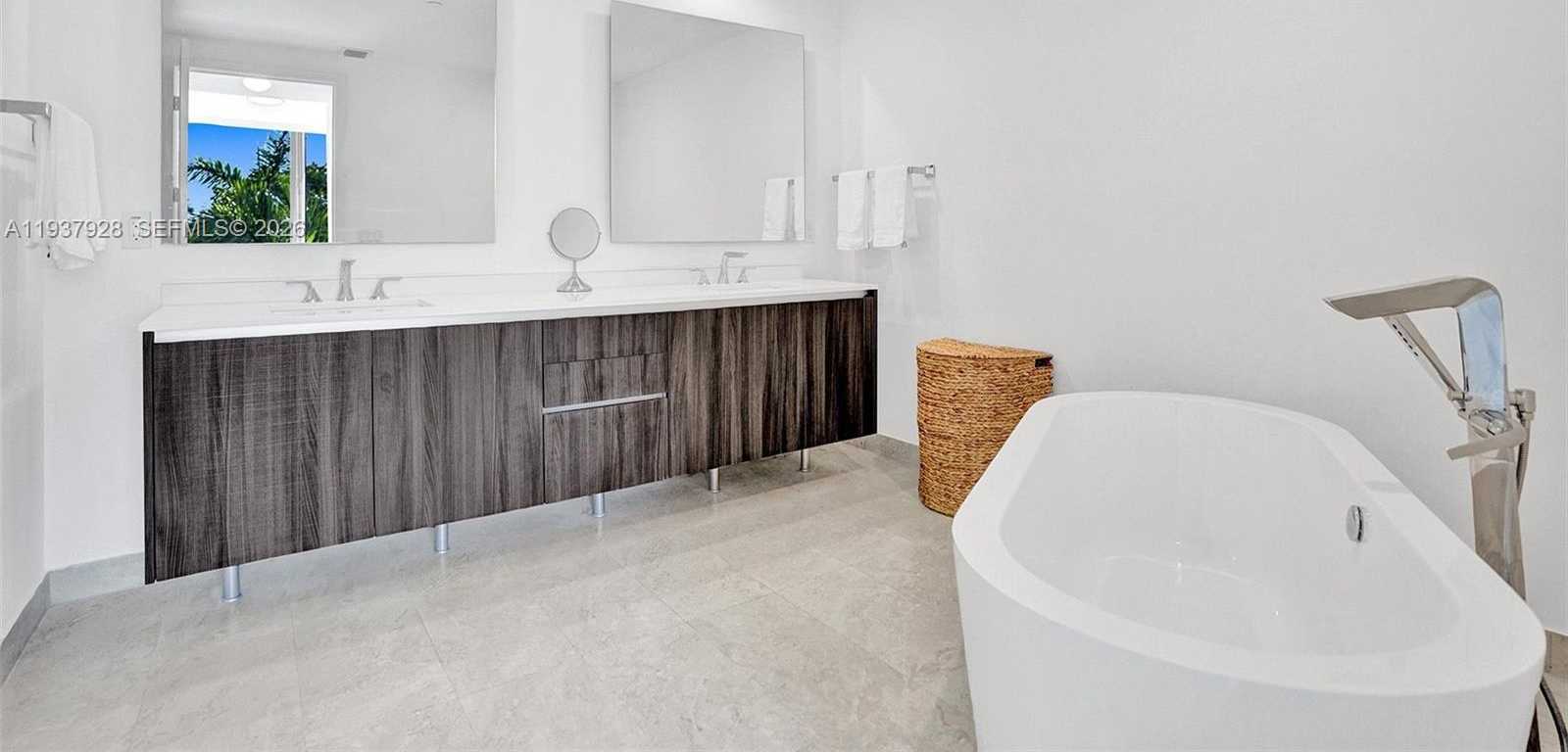 Small Image of Miami Number 30