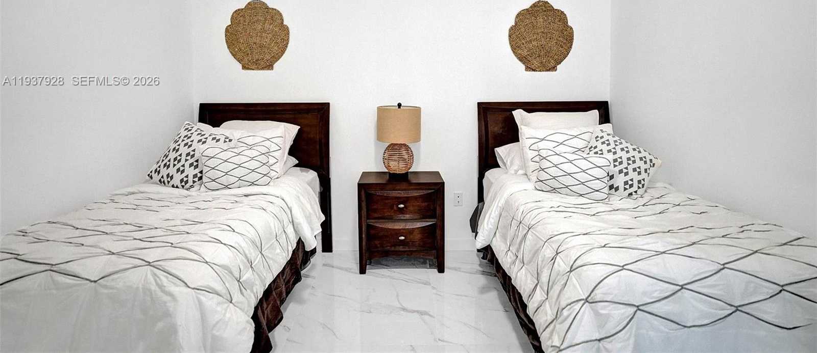 Small Image of Miami Number 8