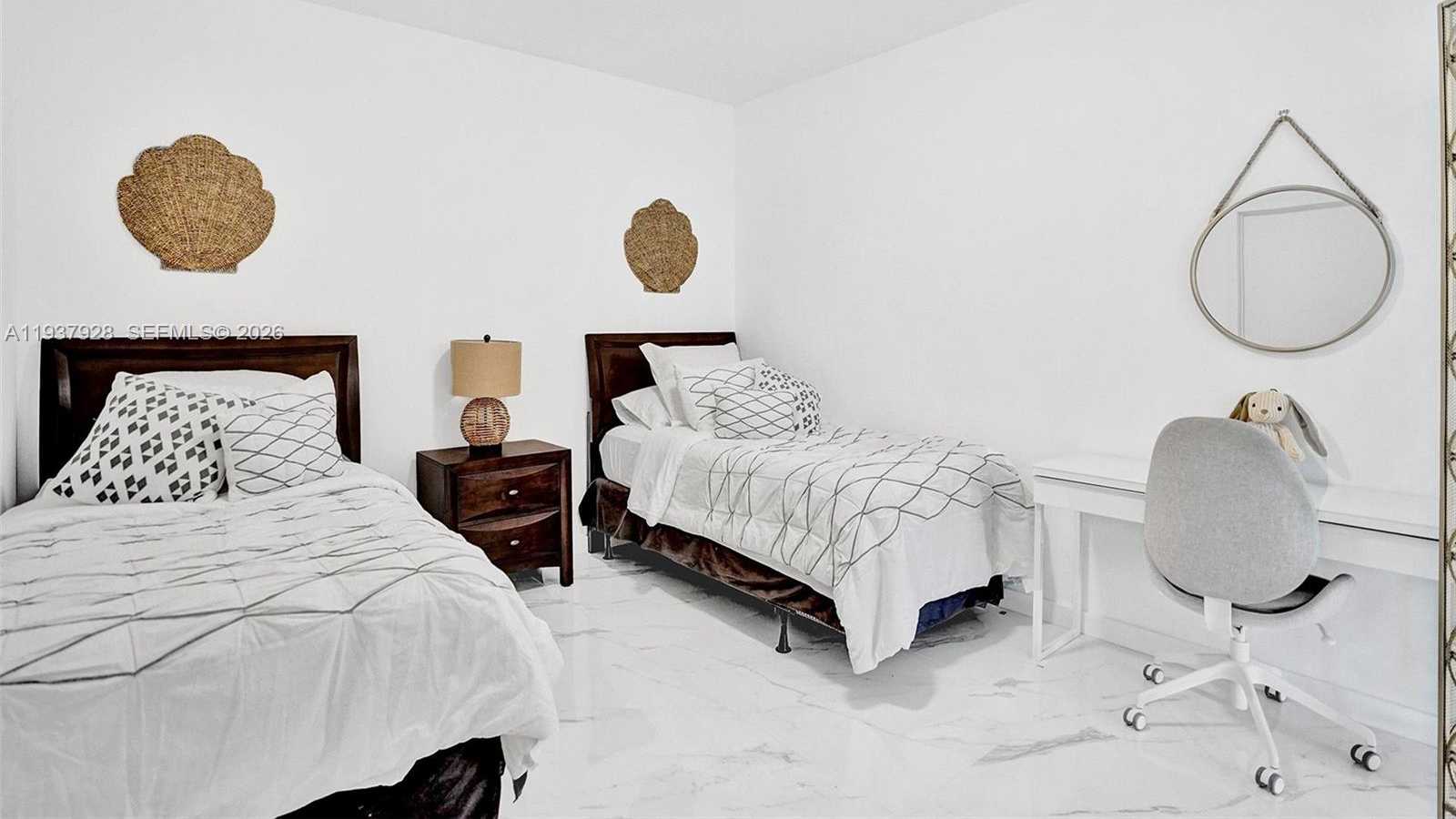 Small Image of Miami Number 9