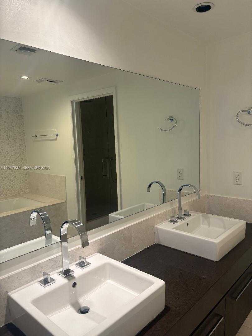 Small Image of 17121 COLLINS AVE #3101, Sunny Isles Beach Number 4