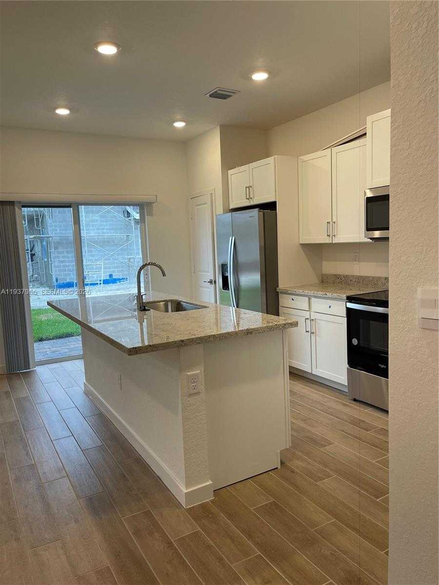 Small Image of 1672 SOUTH EAST 8TH AVE, Homestead Number 4