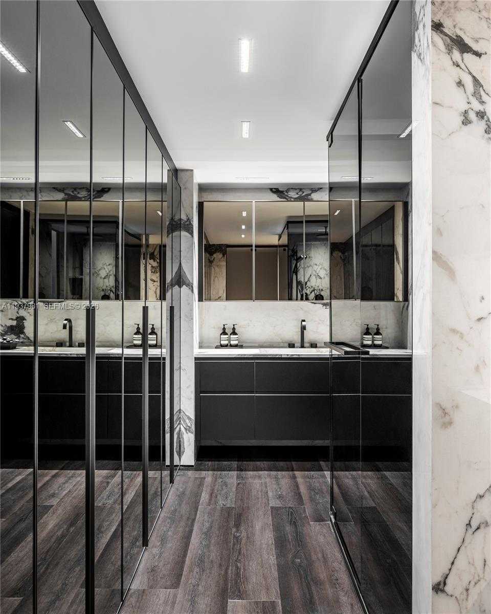 Small Image of 1040 BISCAYNE BLVD #2202, Miami Number 20