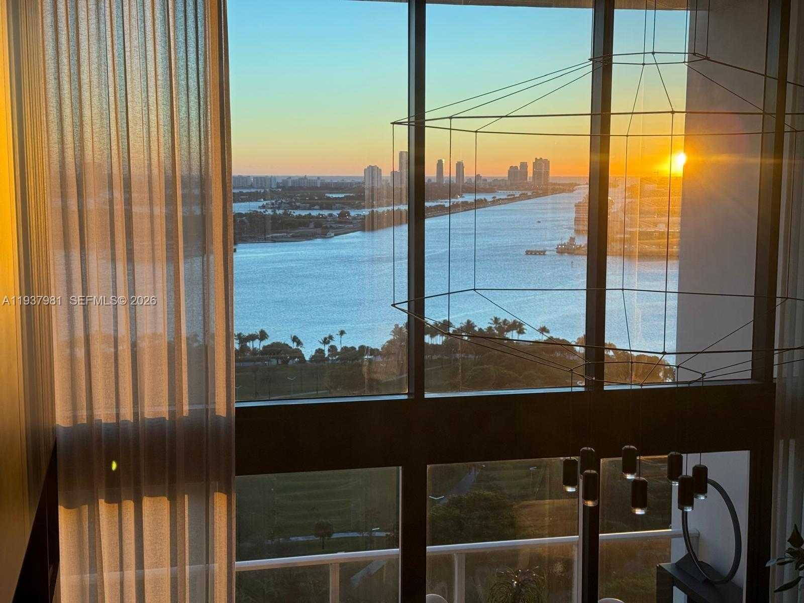 Small Image of 1040 BISCAYNE BLVD #2202, Miami Number 29