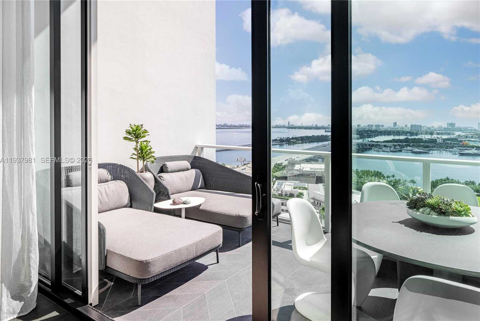 Small Image of 1040 BISCAYNE BLVD #2202, Miami Number 4