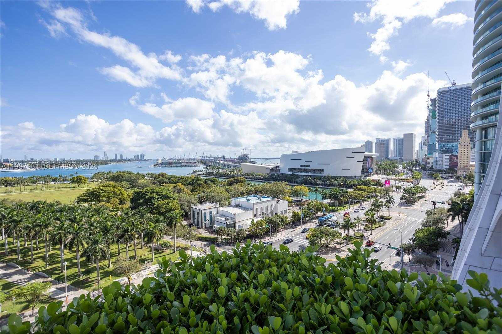 Small Image of 1040 BISCAYNE BLVD #2202, Miami Number 49