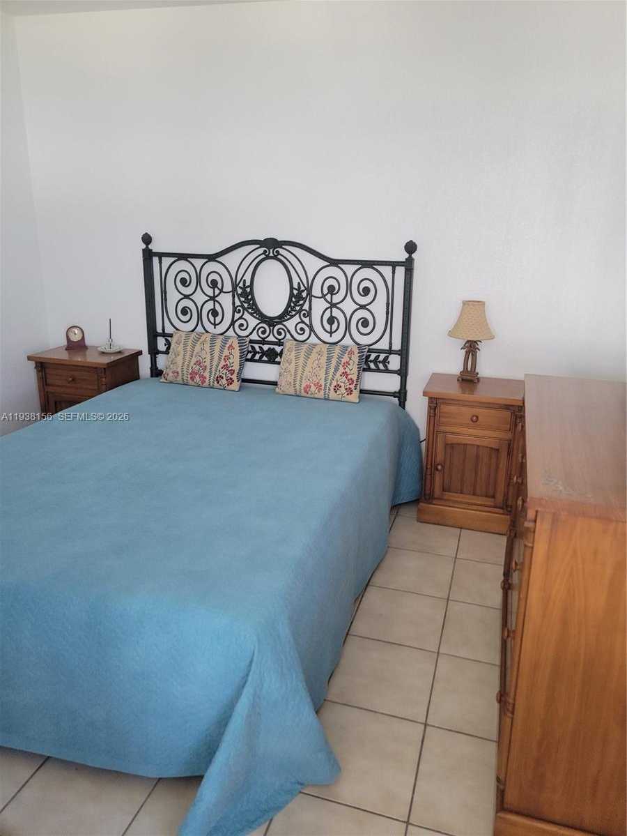 Small Image of 2899 COLLINS #1114, Miami Beach Number 11