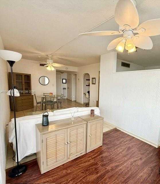 Small Image of 2899 COLLINS #1114, Miami Beach Number 5