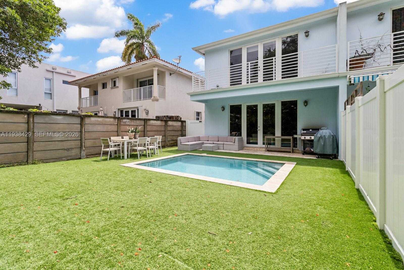 Small Image of 2930 CATALINA ST #1, Miami Number 17