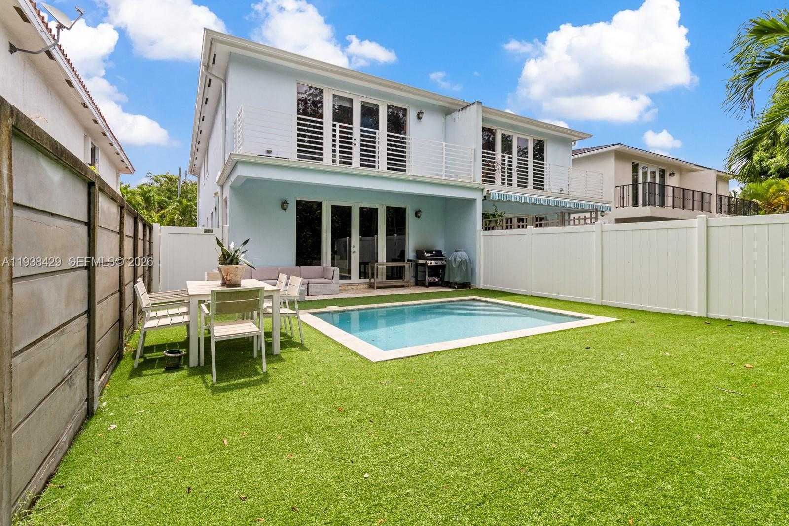 Small Image of 2930 CATALINA ST #1, Miami Number 19