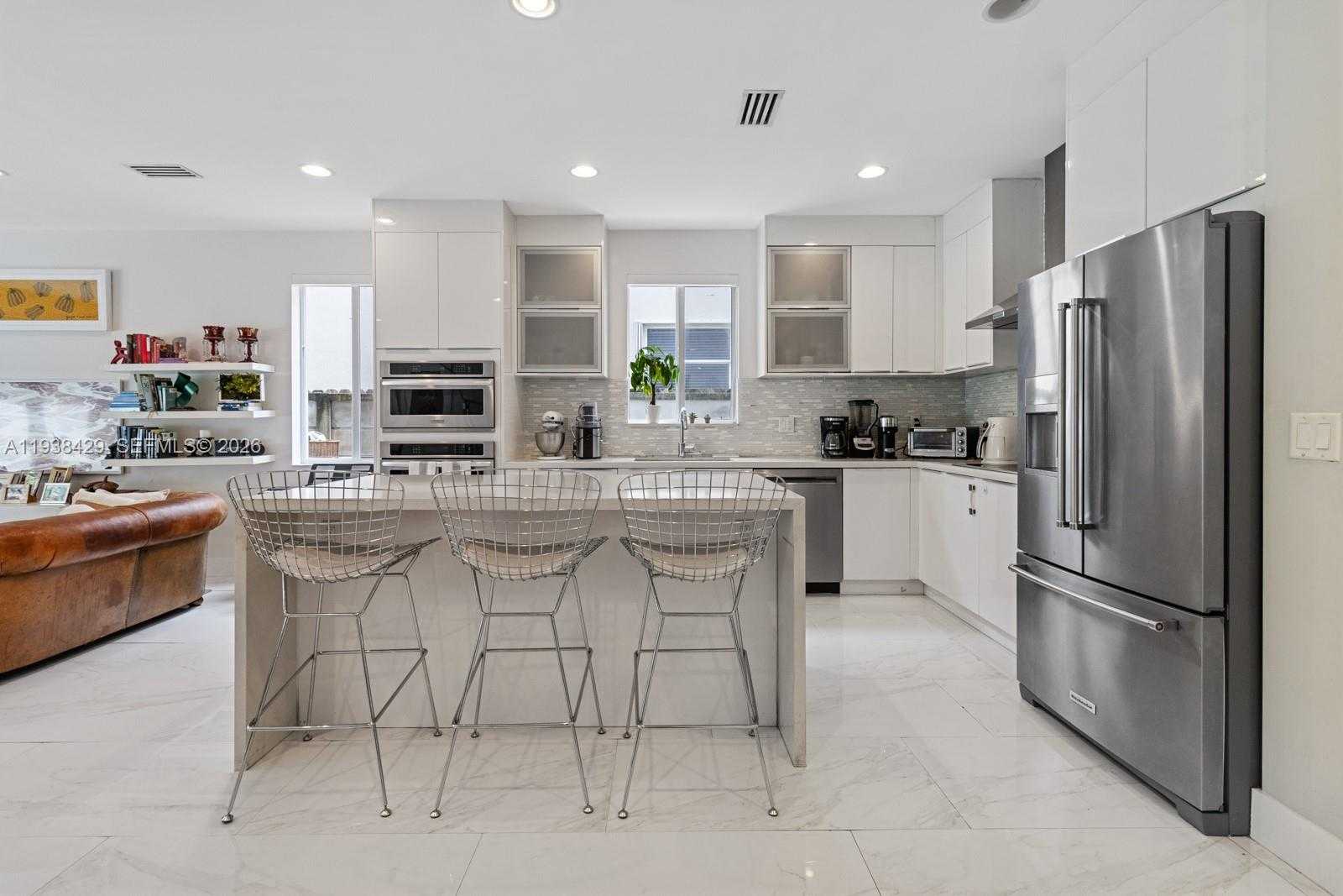 Small Image of 2930 CATALINA ST #1, Miami Number 25