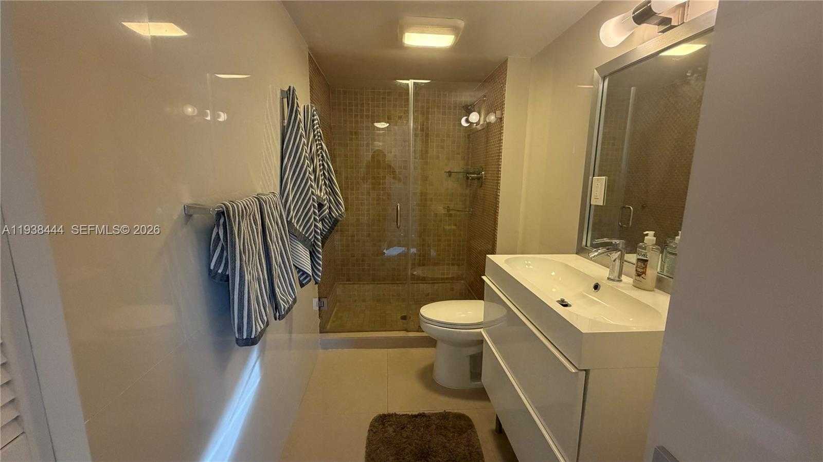 Small Image of 100 BAYVIEW DR #807, Sunny Isles Beach Number 13