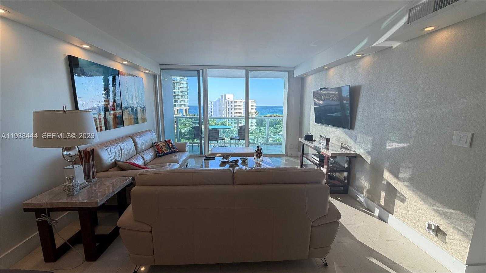 Small Image of 100 BAYVIEW DR #807, Sunny Isles Beach Number 2