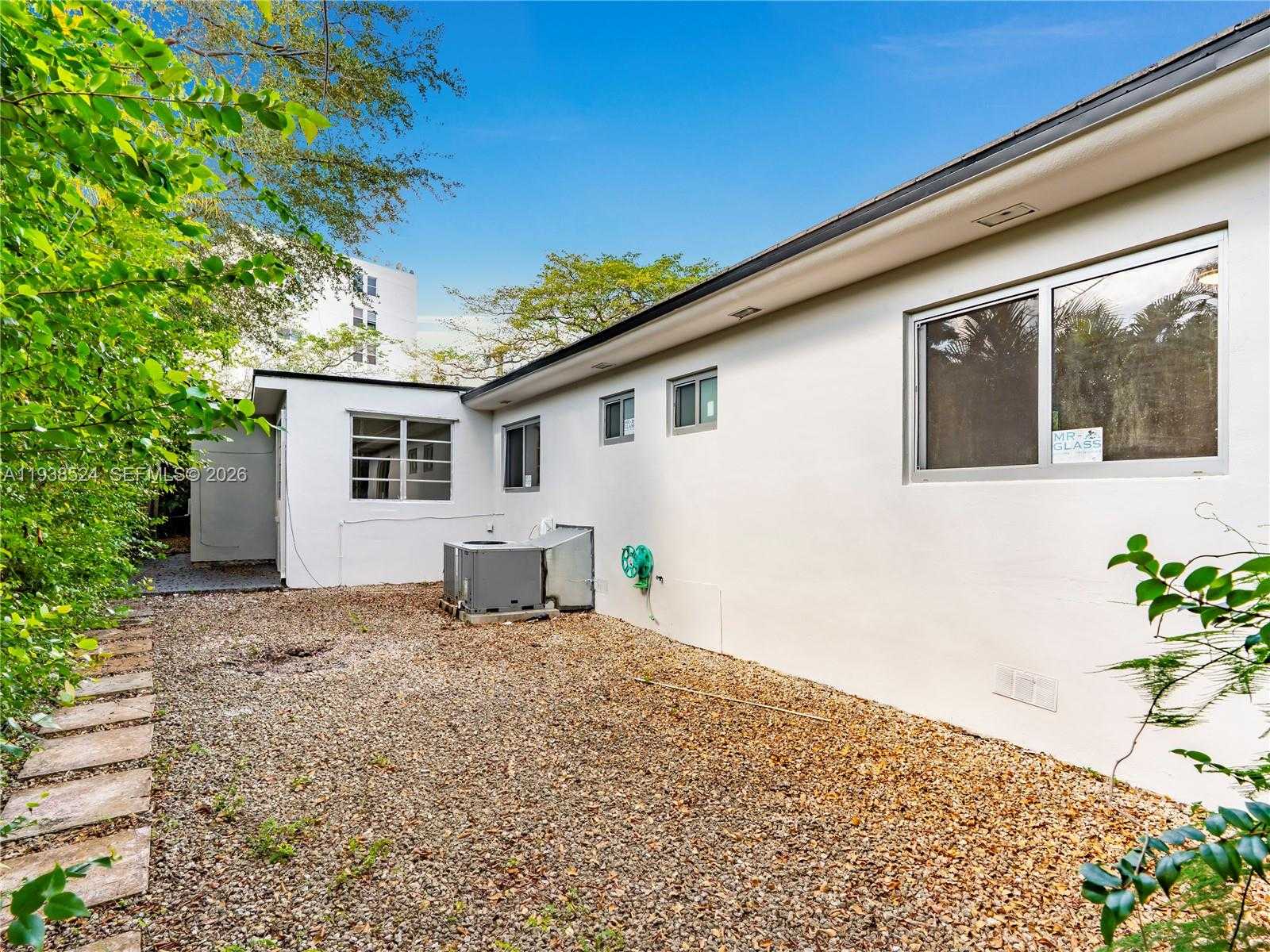 Imagen de Pequeño Objeto