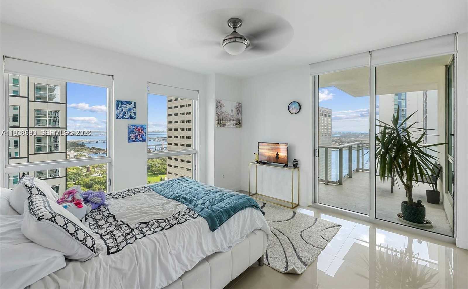 Small Image of 300 SOUTH BISCAYNE BLVD #T-2616, Miami Number 10