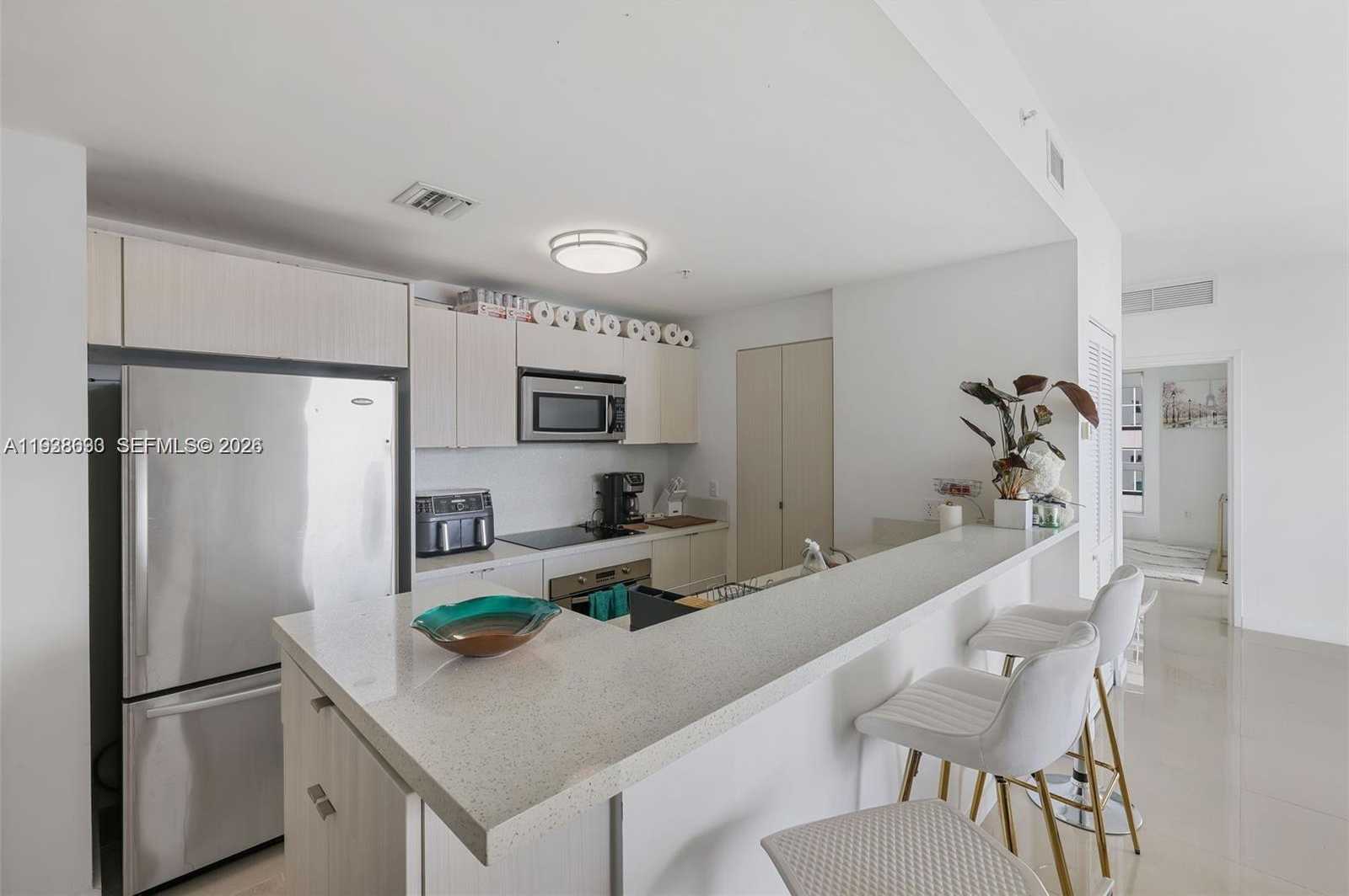 Small Image of 300 SOUTH BISCAYNE BLVD #T-2616, Miami Number 5