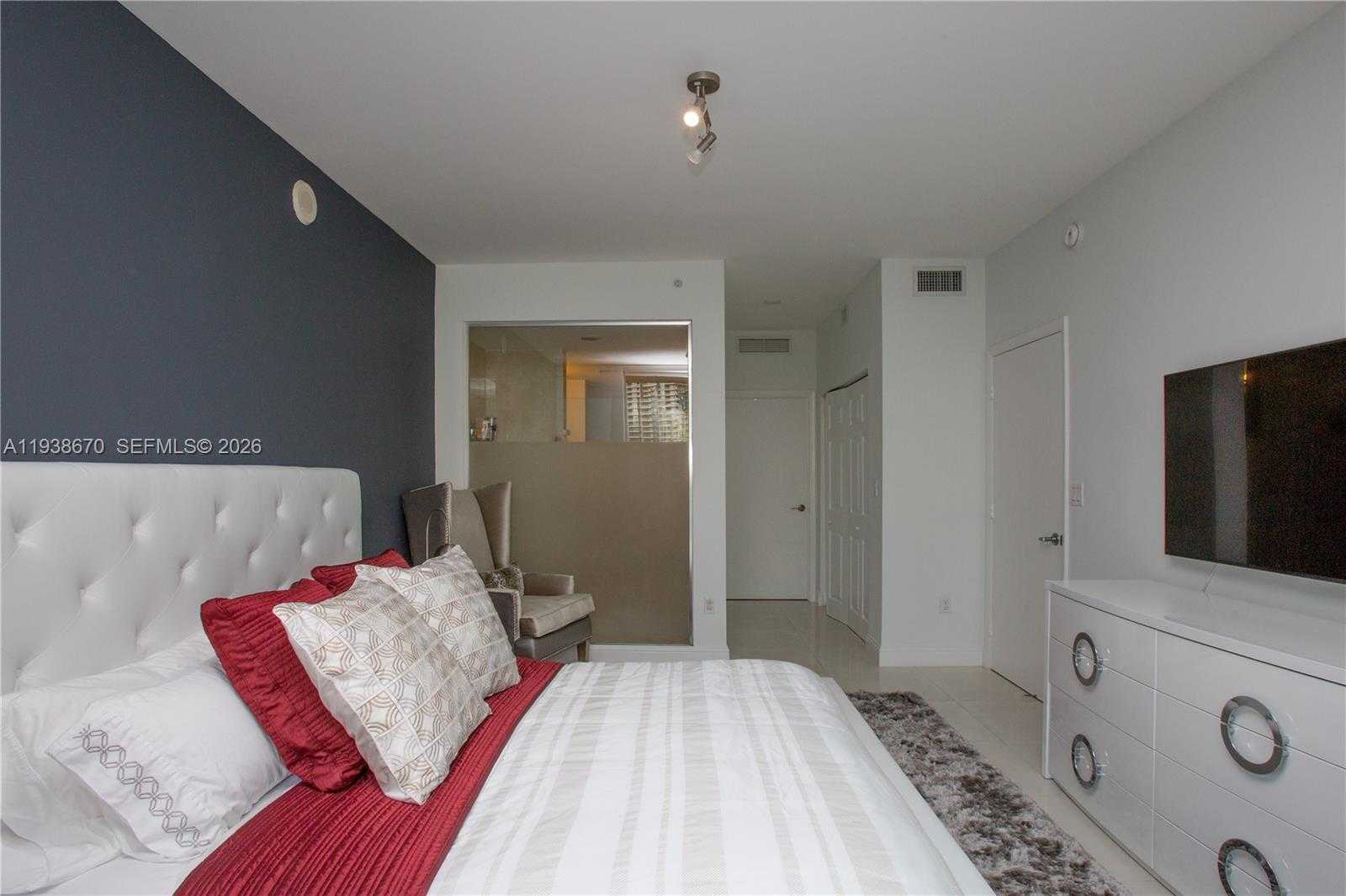 Small Image of 90 SOUTH WEST 3RD ST #2402, Miami Number 20