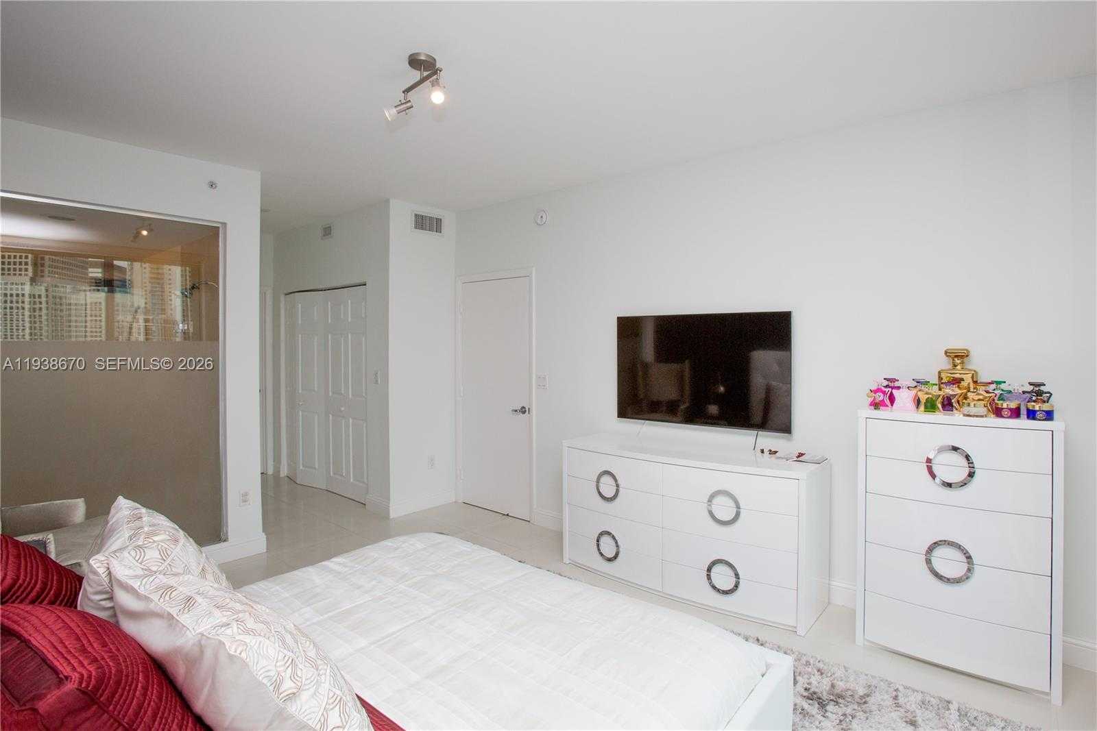 Small Image of 90 SOUTH WEST 3RD ST #2402, Miami Number 22