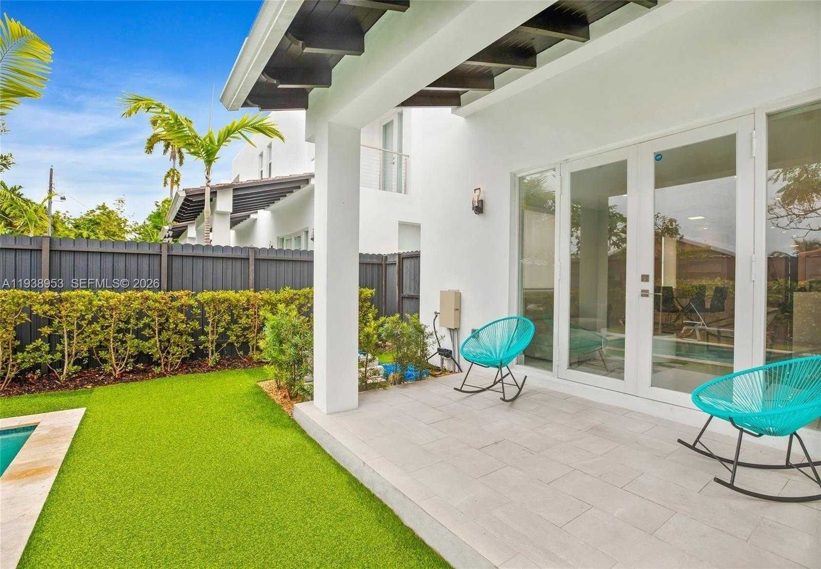 Small Image of 3655 SOUTH WEST 26TH ST, Miami Number 4