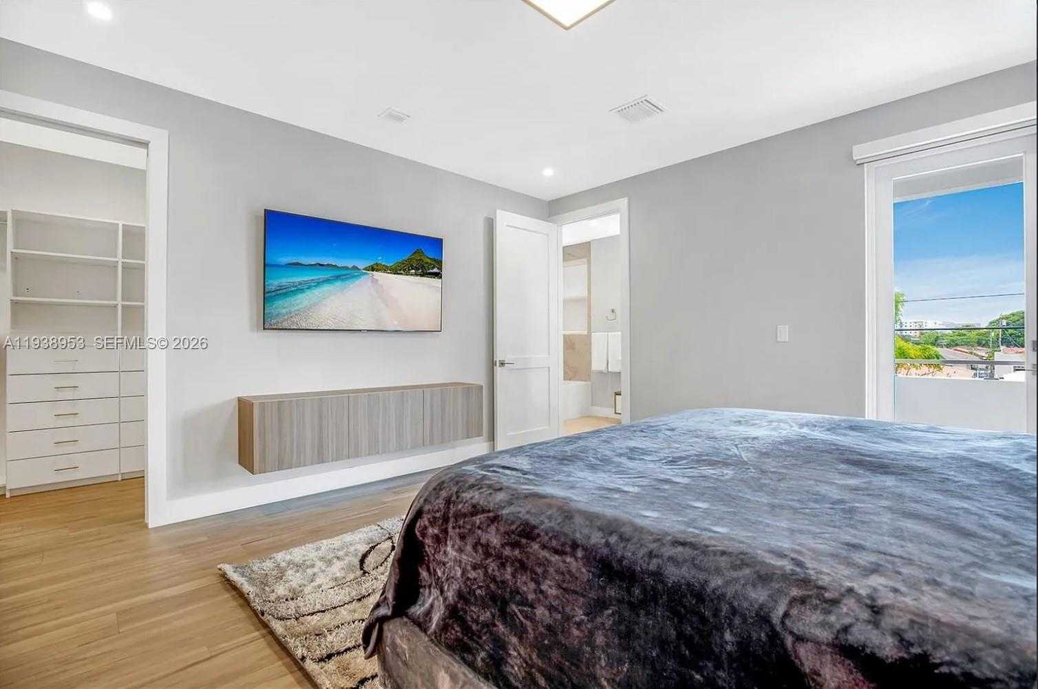 Small Image of 3655 SOUTH WEST 26TH ST, Miami Number 9