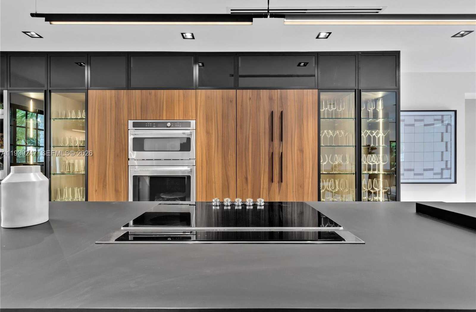 Small Image of 2500 BAYVIEW DR, Fort Lauderdale Number 13