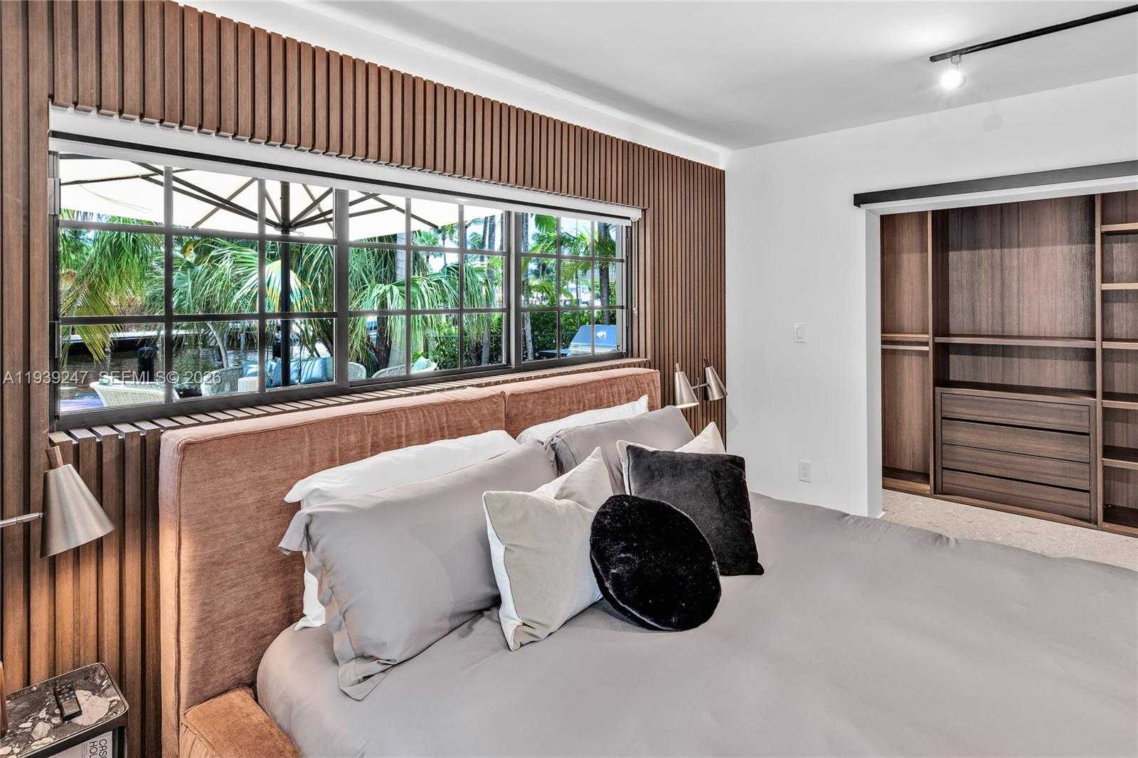 Small Image of 2500 BAYVIEW DR, Fort Lauderdale Number 16