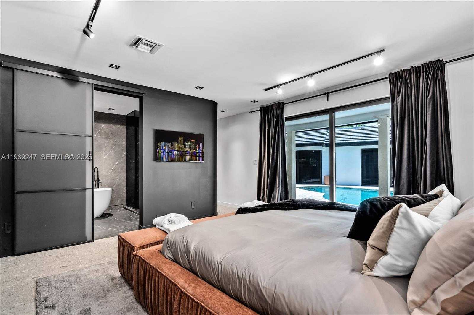 Small Image of 2500 BAYVIEW DR, Fort Lauderdale Number 18