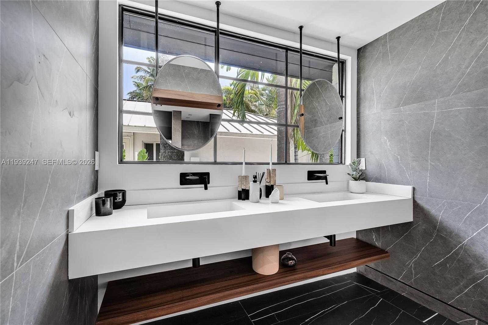 Small Image of 2500 BAYVIEW DR, Fort Lauderdale Number 20