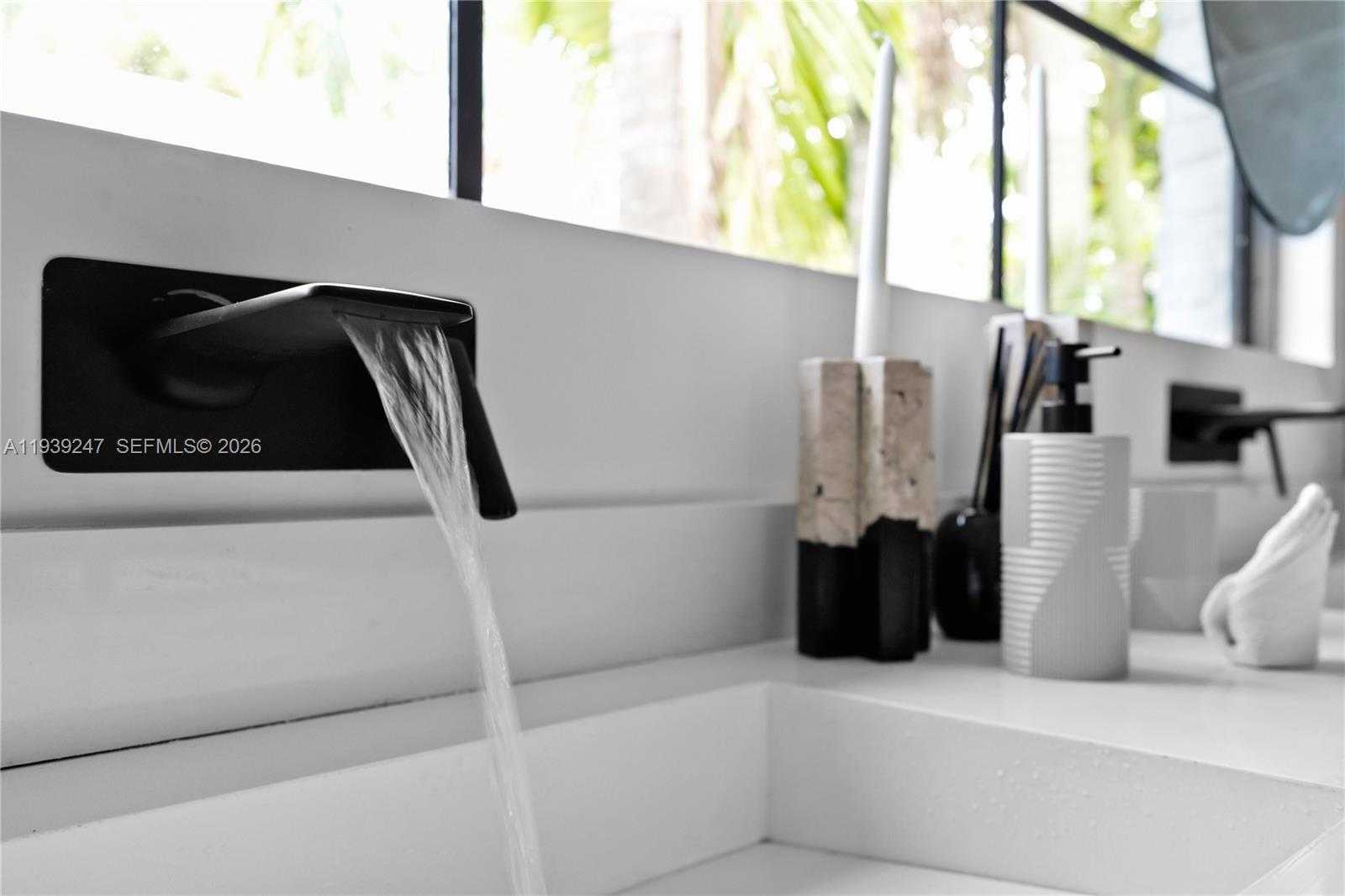 Small Image of 2500 BAYVIEW DR, Fort Lauderdale Number 21