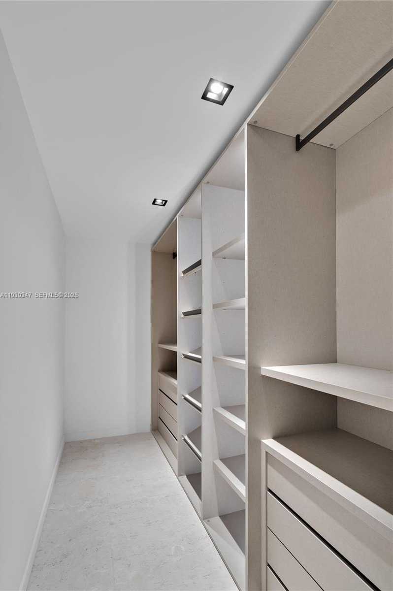 Small Image of 2500 BAYVIEW DR, Fort Lauderdale Number 27