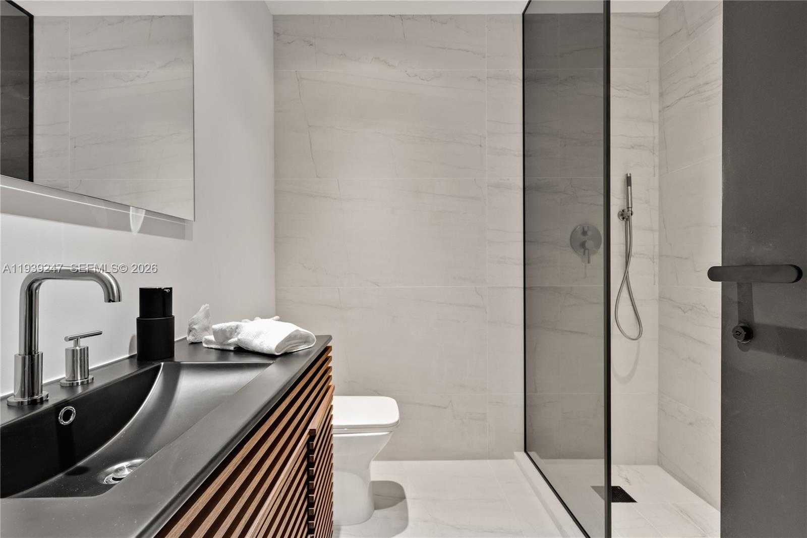 Small Image of 2500 BAYVIEW DR, Fort Lauderdale Number 34