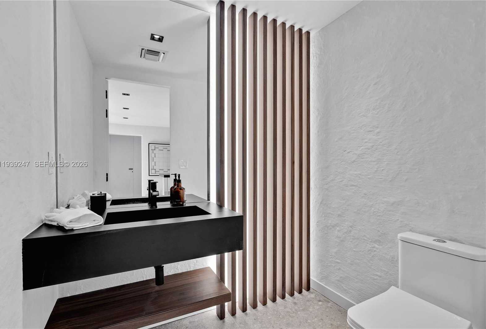 Small Image of 2500 BAYVIEW DR, Fort Lauderdale Number 38