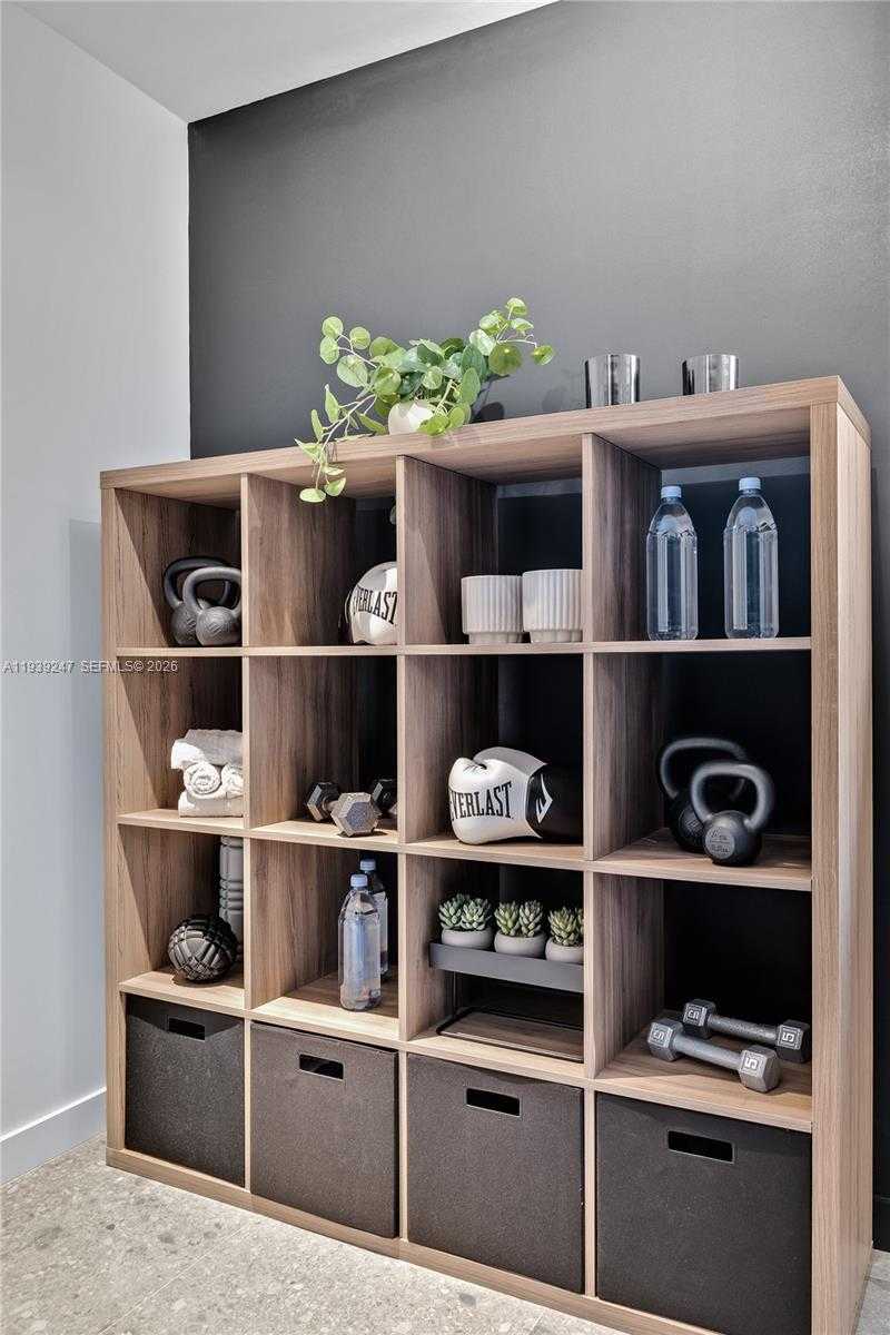 Small Image of 2500 BAYVIEW DR, Fort Lauderdale Number 39