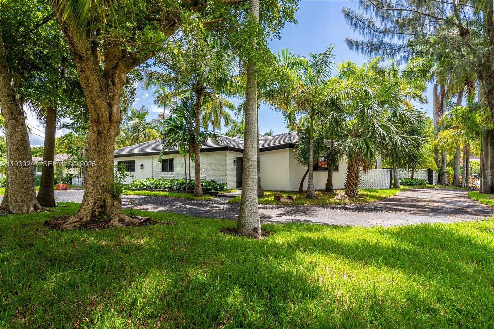Small Image of 2500 BAYVIEW DR, Fort Lauderdale Number 4