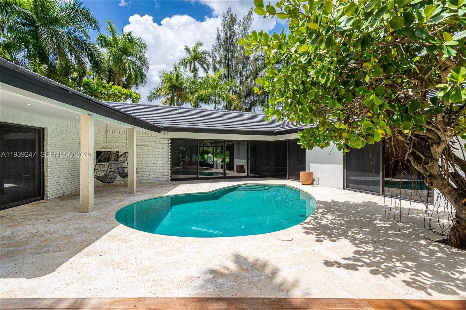 Small Image of 2500 BAYVIEW DR, Fort Lauderdale Number 42